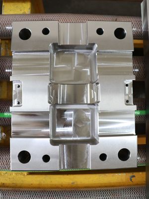 qualité  CNC Machined Plastic Mould Base Precisely Milled ISO9001:2015 usine
