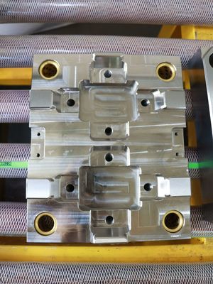 Précision de la dureté HB160-180 de composants de moulage par injection d'ASTM H13 haute