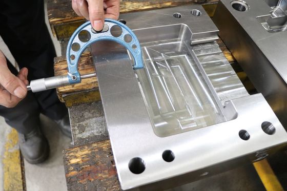 Le moule en plastique DIN CK53 partie l'assistant oblique ISO9001 de position de guide