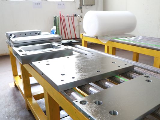 Assemblée facile de descente de démontage de base de moule de télémètre radar de précision de tête de vis de commande numérique par ordinateur