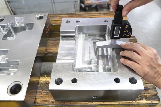 Non tolérance en plastique 0.1mm d'épaisseur adaptée aux besoins du client par norme de base de moule