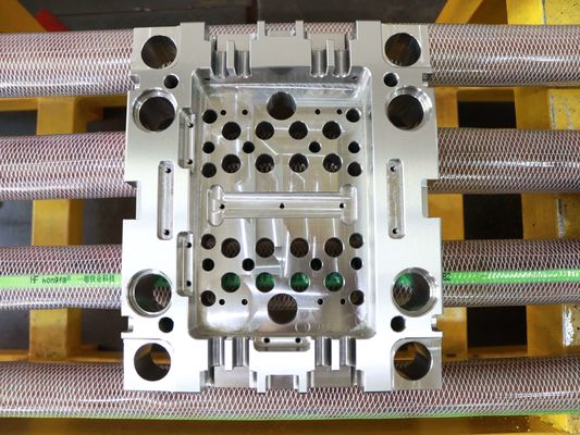 Commande numérique par ordinateur en plastique de haute précision de base de moule de JIS S50c usinant pour le grand système de bouche de l'eau