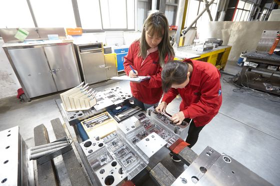Base de moulage par injection de logo de DXM pour les appareils électriques de jouets de nécessités quotidiennes