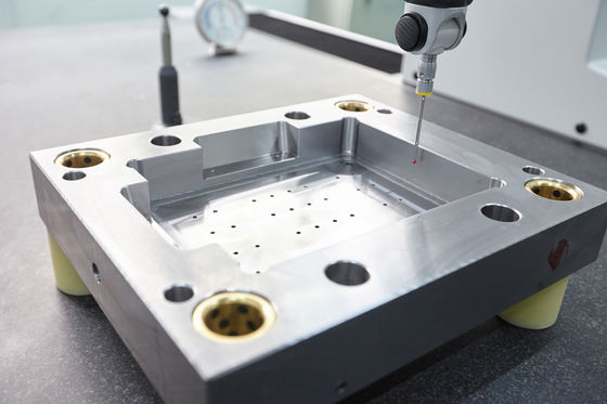 Moulage par injection en acier en métal d'OEM avec la préparation de surface de meulage de précision