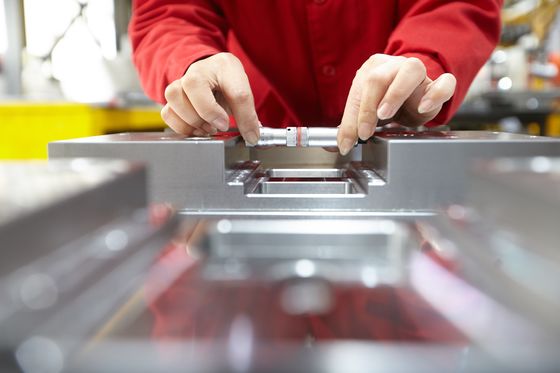 Traitement non standard en plastique de commande numérique par ordinateur des pièces MAKINO de moule d'ASSAB 8407